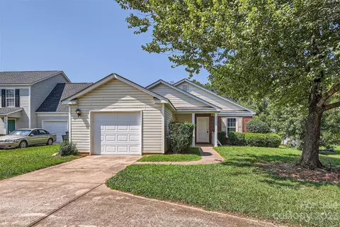 3316 Alderknoll Ct, Charlotte, NC 28216