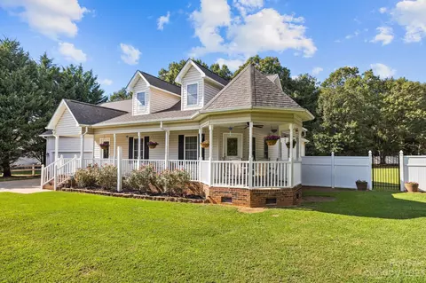 700 Pinehaven Cir, Clover, SC 29710 photo 4