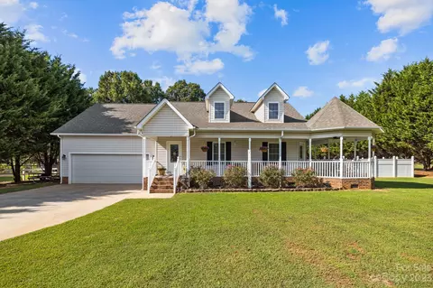 700 Pinehaven Cir, Clover, SC 29710 photo 3