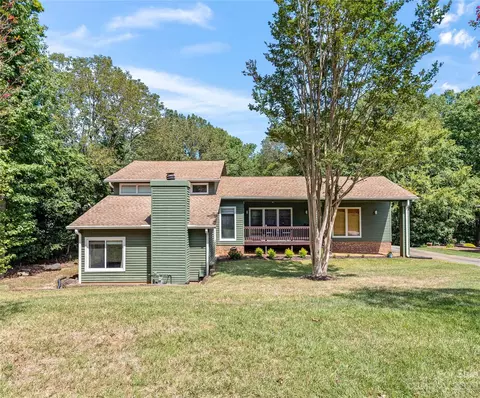 8613 Lorraine Dr, Charlotte, NC 28270