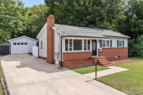 208 W 11th St, Salisbury, NC 28144