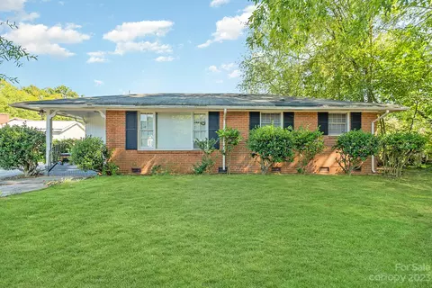 3613 Manchester Dr, Charlotte, NC 28217