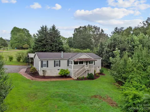 107 Bishop Ln, Pisgah Forest, NC 28768