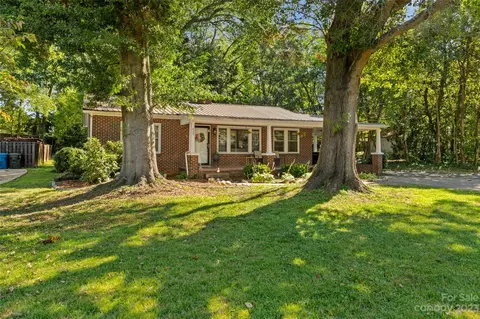 400 7th Avenue Nw Pl NW, Hickory, NC 28601