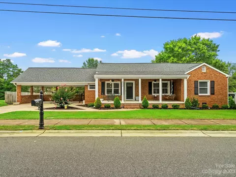 453 Hager Lake Rd, Mooresville, NC 28115