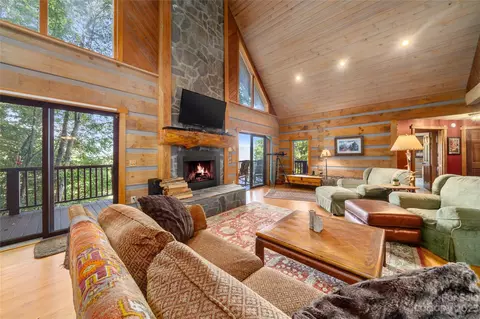 120 Woodpecker Rd, Maggie Valley, NC 28751