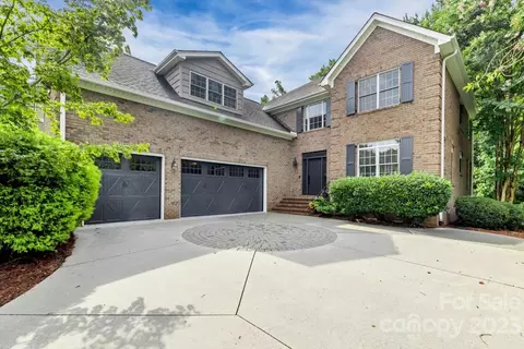 1305 Westminster Dr, Greensboro, NC 27410
