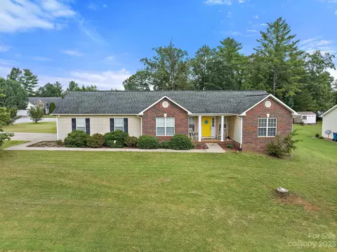 20 Songbird Ln, Hickory, NC 28601