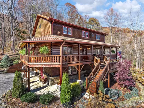 579 Brannon Forest Dr, Waynesville, NC 28785