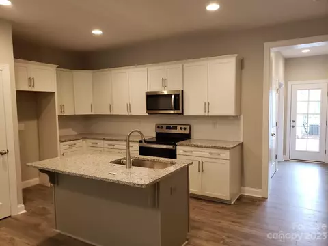 1819 Edgewater Nw Dr NW, Conover, NC 28613 photo 3