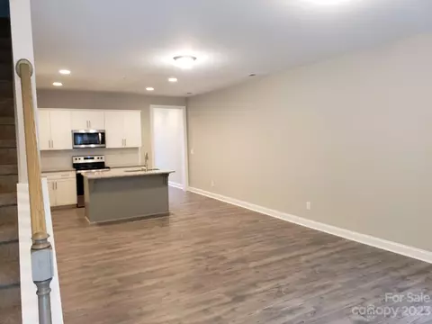 1819 Edgewater Nw Dr NW, Conover, NC 28613 photo 4
