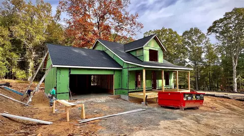38 Byron Forest Dr, Horse Shoe, NC 28742