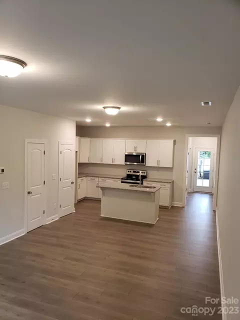 1807 Edgewater Nw Dr NW, Conover, NC 28613 photo 5