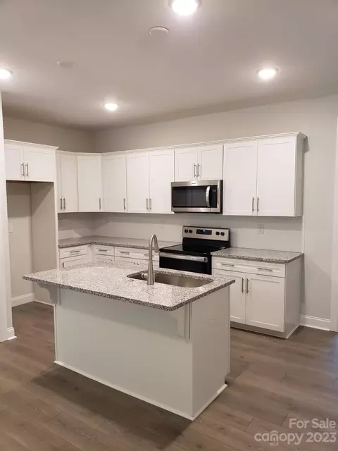 1807 Edgewater Nw Dr NW, Conover, NC 28613 photo 6