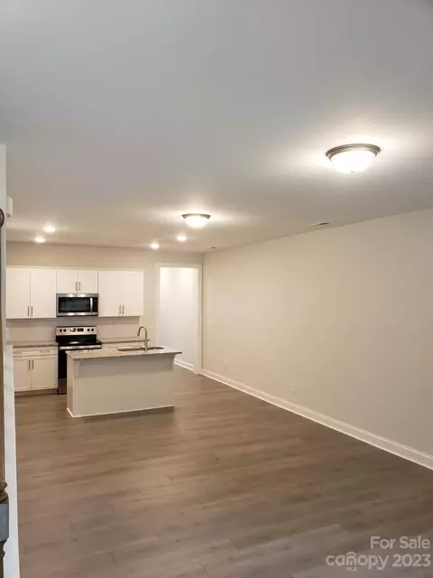 1807 Edgewater Nw Dr NW, Conover, NC 28613 photo 4