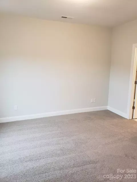 1807 Edgewater Nw Dr NW, Conover, NC 28613 photo 11