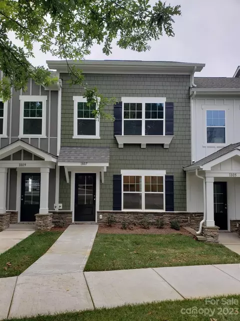 1807 Edgewater Nw Dr NW, Conover, NC 28613 photo 2