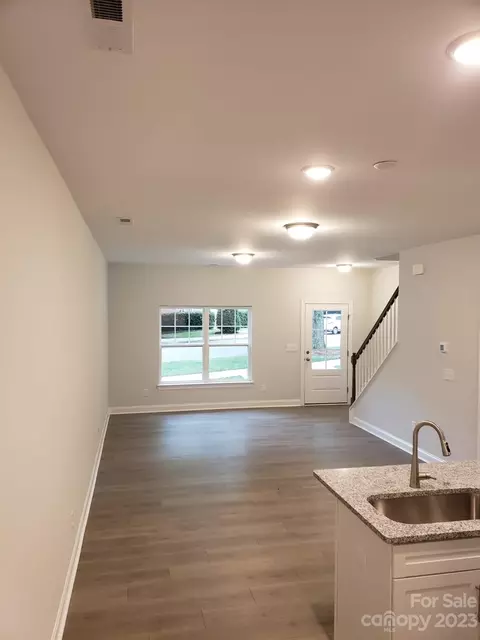 1807 Edgewater Nw Dr NW, Conover, NC 28613 photo 3