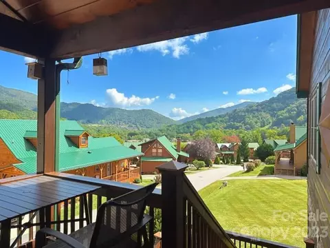 419 Panoramic Loop, Maggie Valley, NC 28751 photo 3