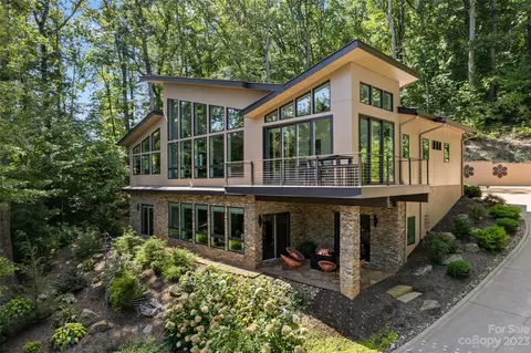 4 La Grange Dr, Asheville, NC 28805