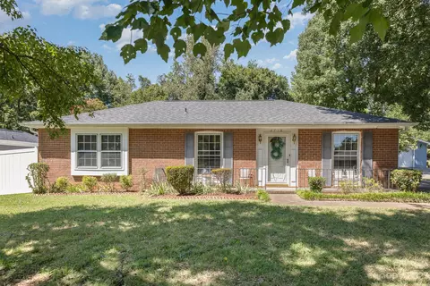 6718 Woodfield Dr, Charlotte, NC 28215