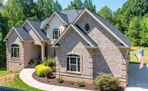 108 Winding Forest Dr, Troutman, NC 28166
