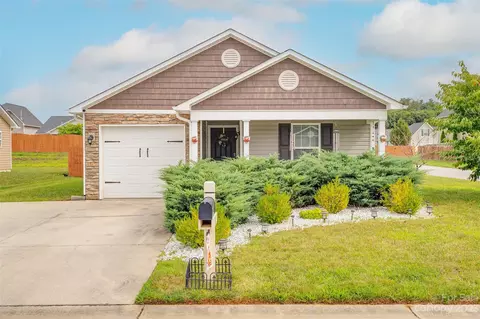 383 W Swift Creek Rd, Fletcher, NC 28732