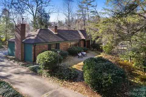 1 Club Knoll Rd, Asheville, NC 28804