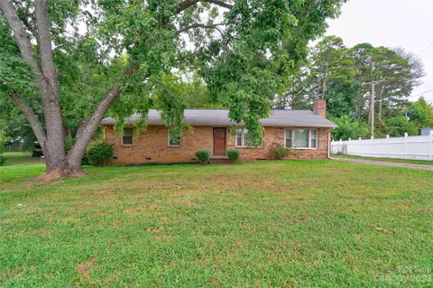 104 Castlewood Dr, Kings Mountain, NC 28086