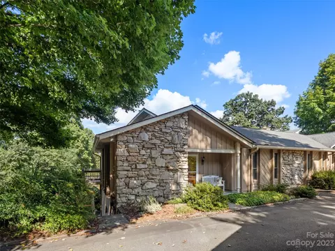 120 Country Ridge Rd, Laurel Park, NC 28739