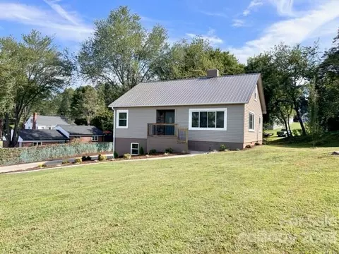 712 Circle Dr, Lenoir, NC 28645