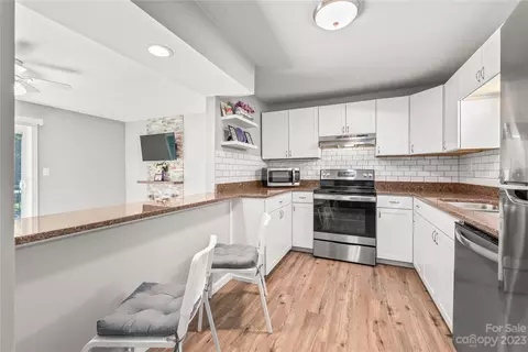 700 Farmhurst F Dr #F, Charlotte, NC 28217