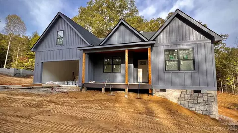 78 Byron Forest Dr, Horse Shoe, NC 28742