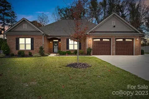 166 Holly Ridge Dr, Mooresville, NC 28115
