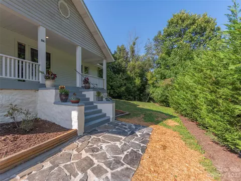 204 Green Valley Rd, Waynesville, NC 28786