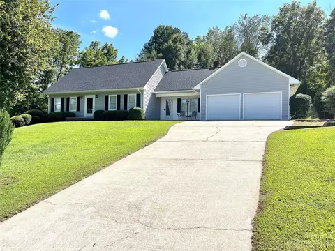 1108 Woodbine Ne Pl, Lenoir, NC 28645