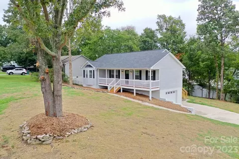100 Hidden Hills Dr, Thomasville, NC 27360