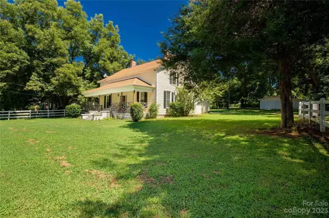 3942 Woodlawn St, Sharon, SC 29742