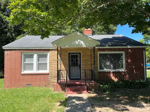 1539 14th St Dr NE, Hickory, NC 28601