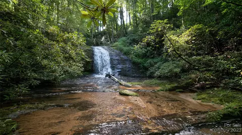000 Roten Hollow Dr, North Wilkesboro, NC 28659