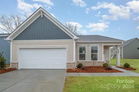 208 Surrey Oak Ln, Charlotte, NC 28216