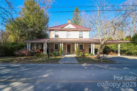 102 Connally St, Black Mountain, NC 28711