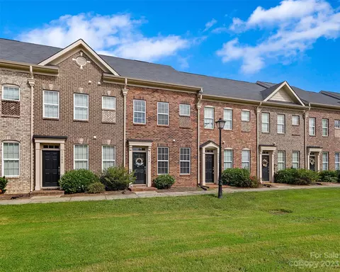 11004 Cedar Walk Ln, Charlotte, NC 28277