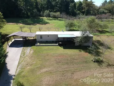 78 Spurgeon Rd, Hendersonville, NC 28792