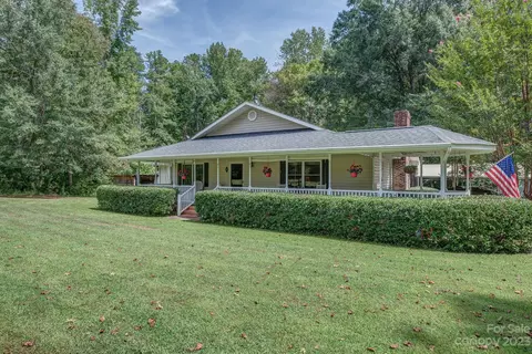 734 Riddle Mill Rd, Clover, SC 29710