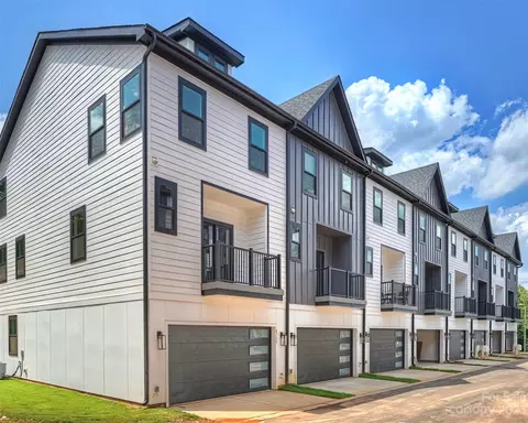 9111 Galleria Dr, Charlotte, NC 28270