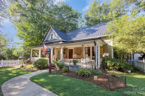 711 Kelly St, Statesville, NC 28677