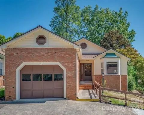 121 Exeter Ct, Hendersonville, NC 28791