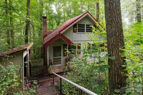 144 Pisgah Shadows Rd, Hendersonville, NC 28739