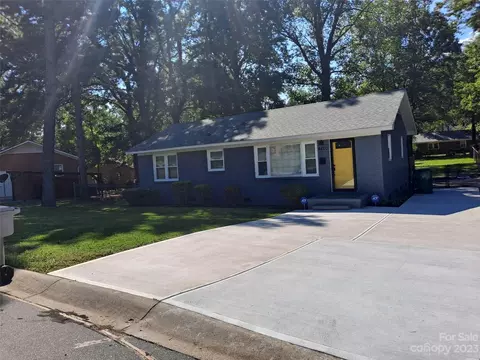 4820 Fireside Dr, Charlotte, NC 28213